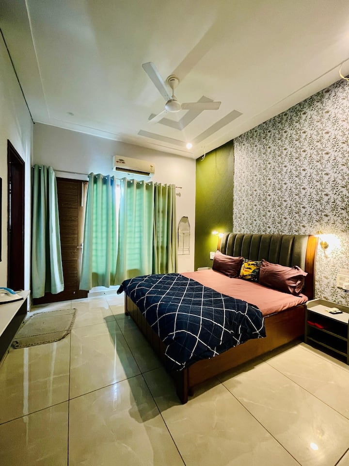 65" Led | Home Theatre | 3bhk | 2nd Floor | Family - Sahibzada Ajit Singh Nagar