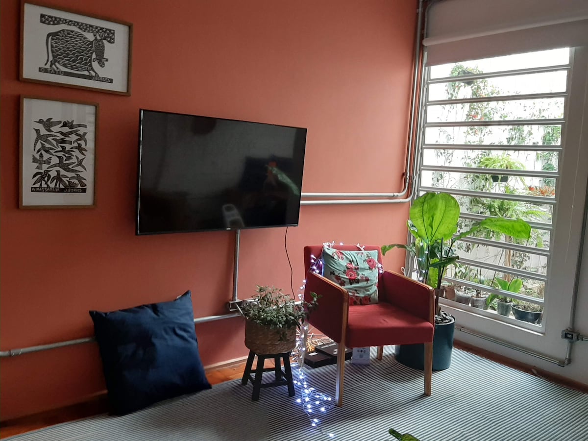 Successful Airbnb property: Cozy, practical and light in São Paulo