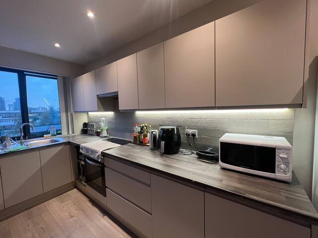 Luxurious central London Topfloor 3 bad & 3 bath gallery image 4