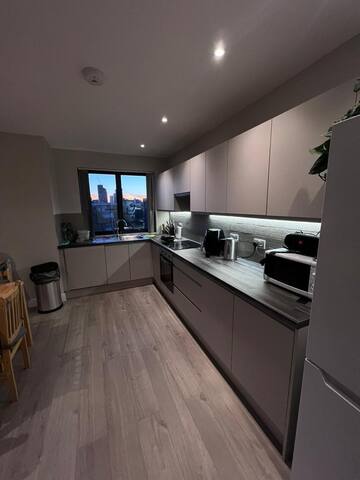 Luxurious central London Topfloor 3 bad & 3 bath gallery image 3