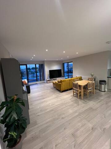 Luxurious central London Topfloor 3 bad & 3 bath gallery image 2