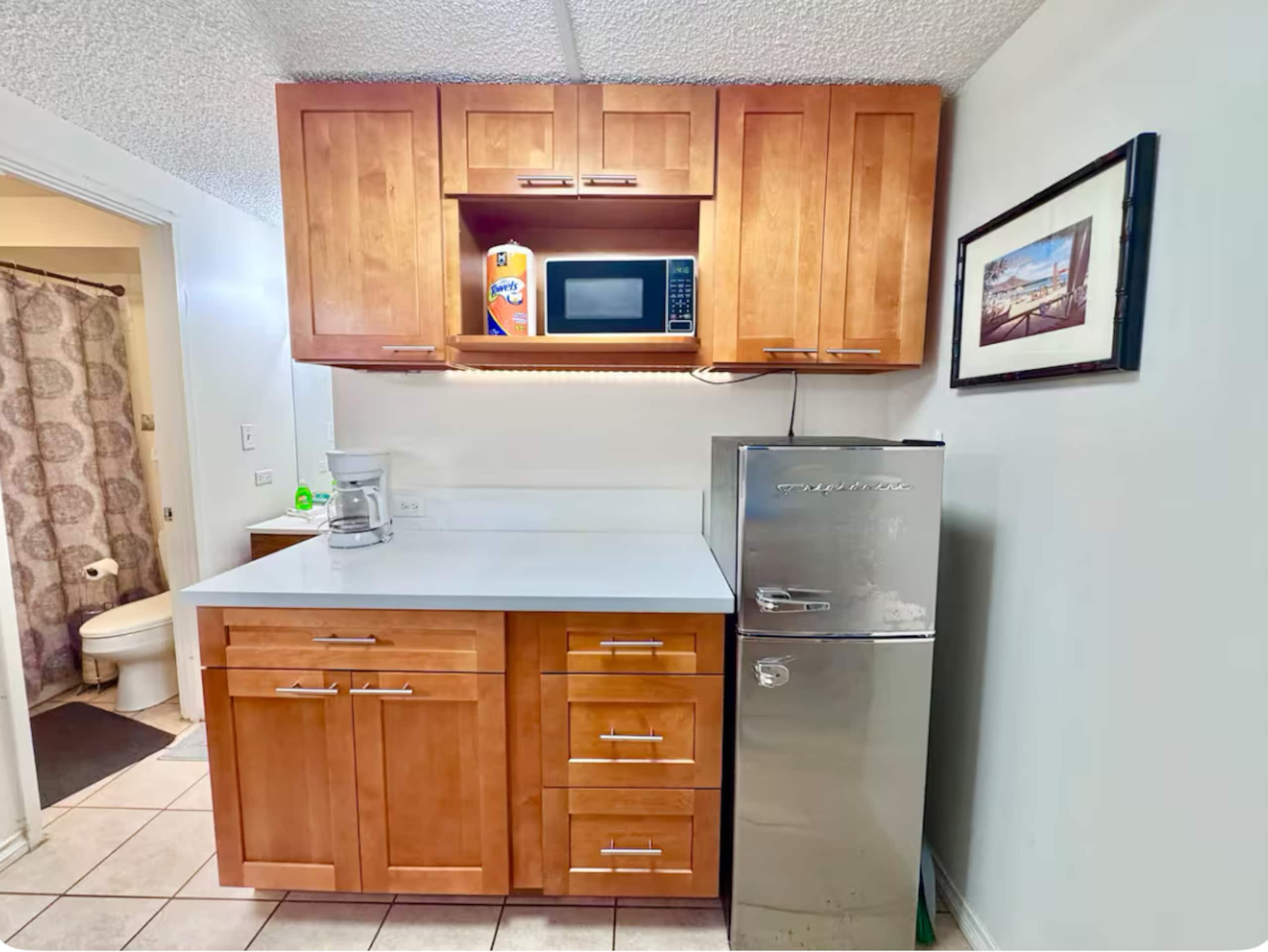 907 Remodeled, central! - Image 3