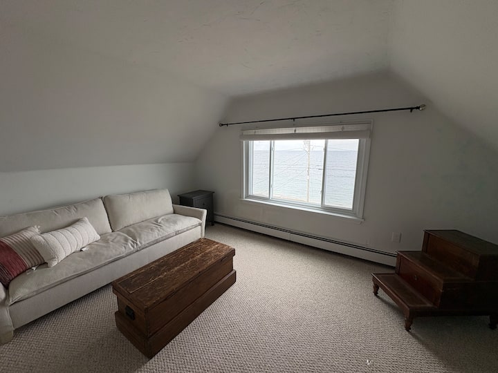 Ocean Front Apt - Monthly Rentals - Love Pets - Massachusetts