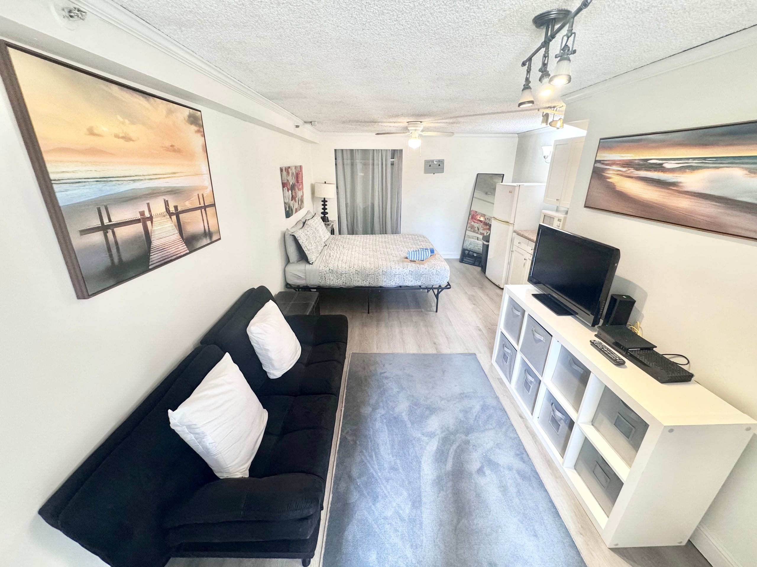 204 Central, block from Beach! - Image 1