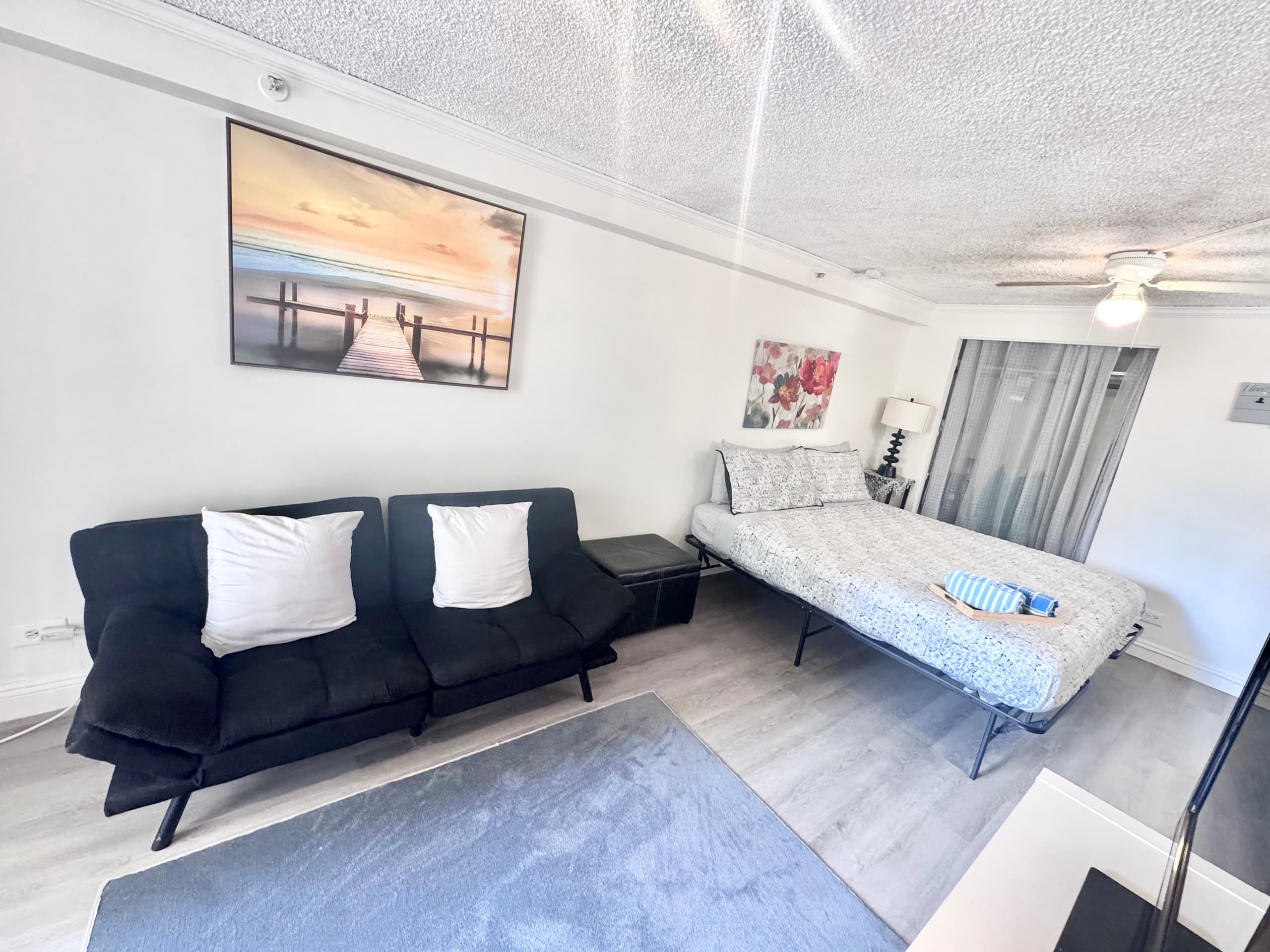 204 Central, block from Beach! - Image 3