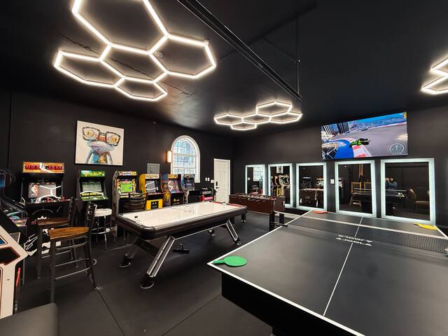 Vegas Family Escape: Pool, Spa, Gym, & Game Room gallery image 3