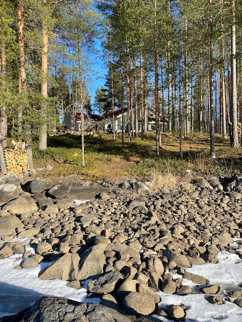 Beautiful cottage on the shores of Lake Saimaa