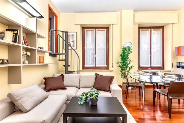 Design Loft Brera [Duomo 8 min walk] A/C-Wi-FI gallery image 3