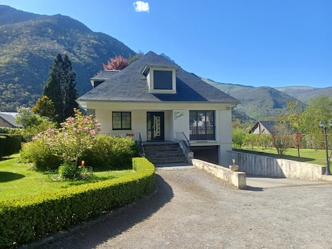 Family and authentic house, close to Saint-Lary