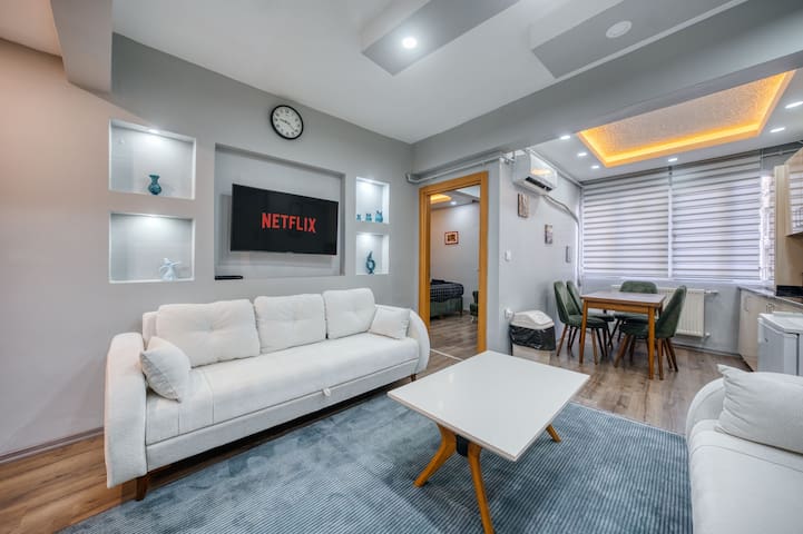 Alis palace gallery image 2