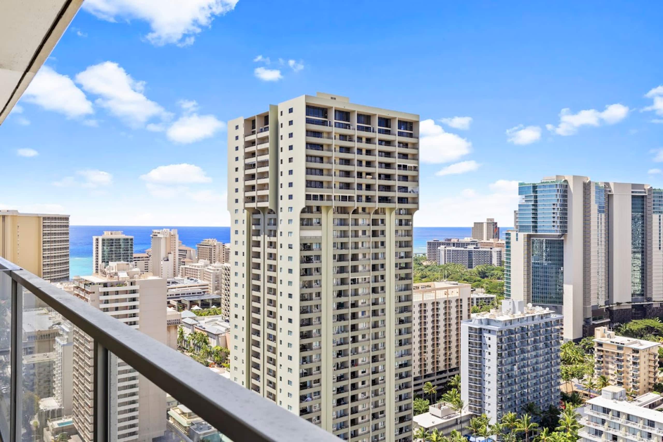 34F-Stunning Tropical Studio w/Ocean & City Views - Image 31