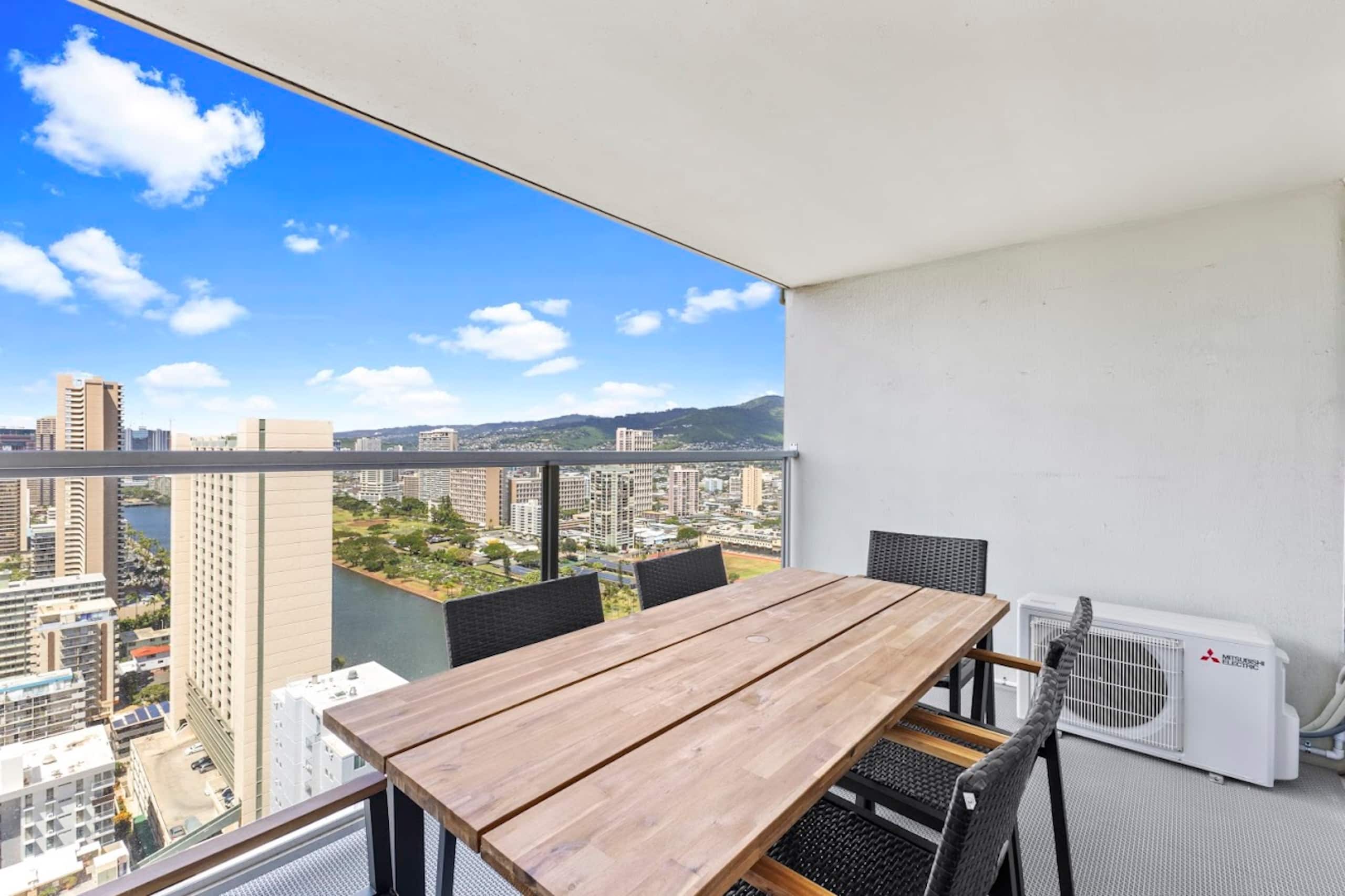 34F-Stunning Tropical Studio w/Ocean & City Views - Image 29
