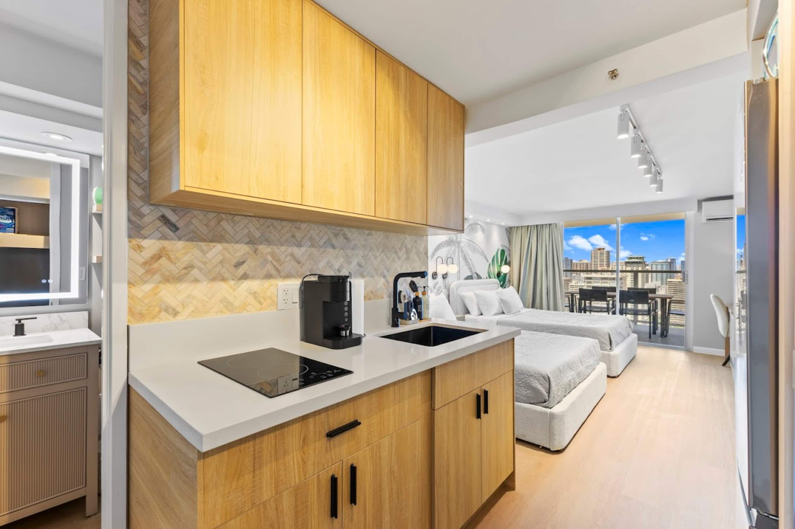 34F-Stunning Tropical Studio w/Ocean & City Views - Image 13