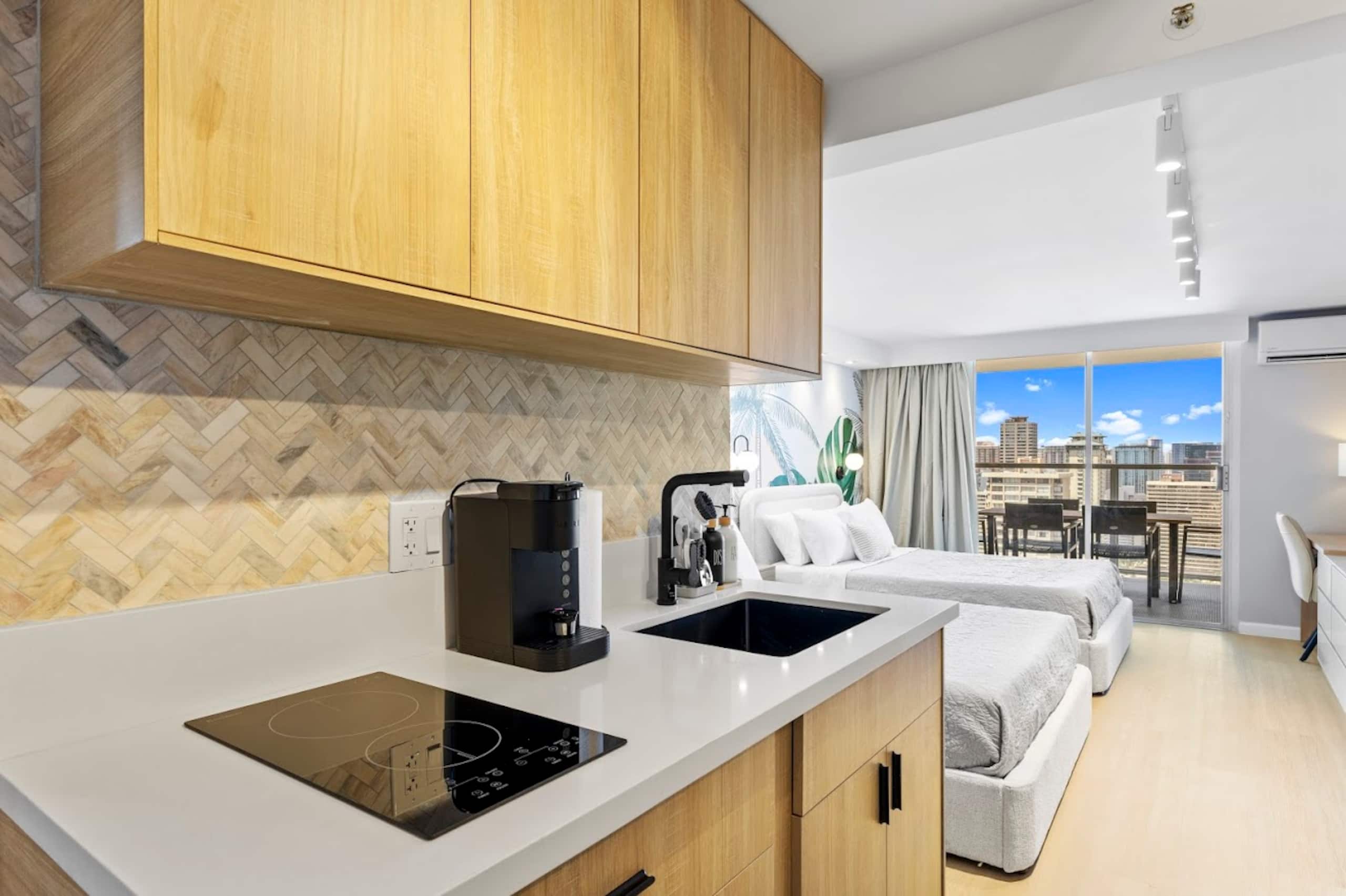 34F-Stunning Tropical Studio w/Ocean & City Views - Image 11