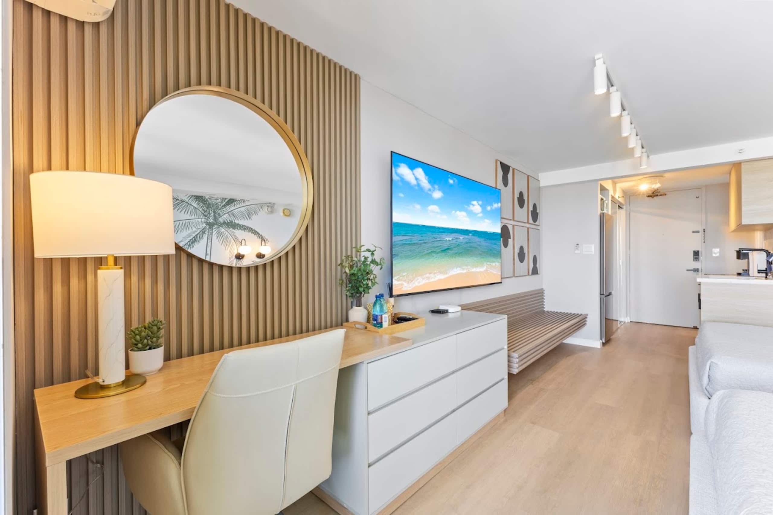 34F-Stunning Tropical Studio w/Ocean & City Views - Image 9