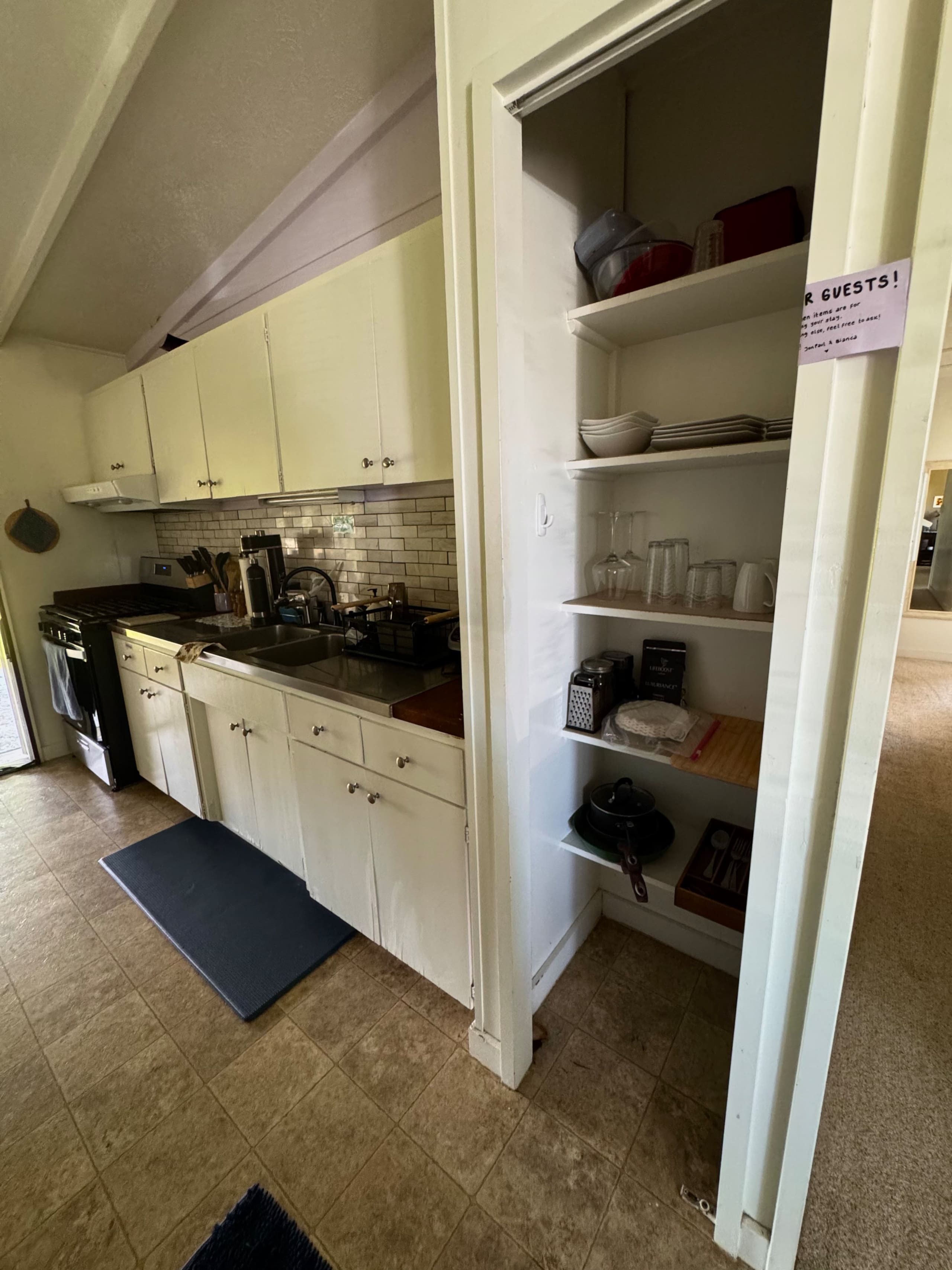 Home in Hilo · ★4.98 · 1 bedroom · 1 bed · 1 private bath - Image 5
