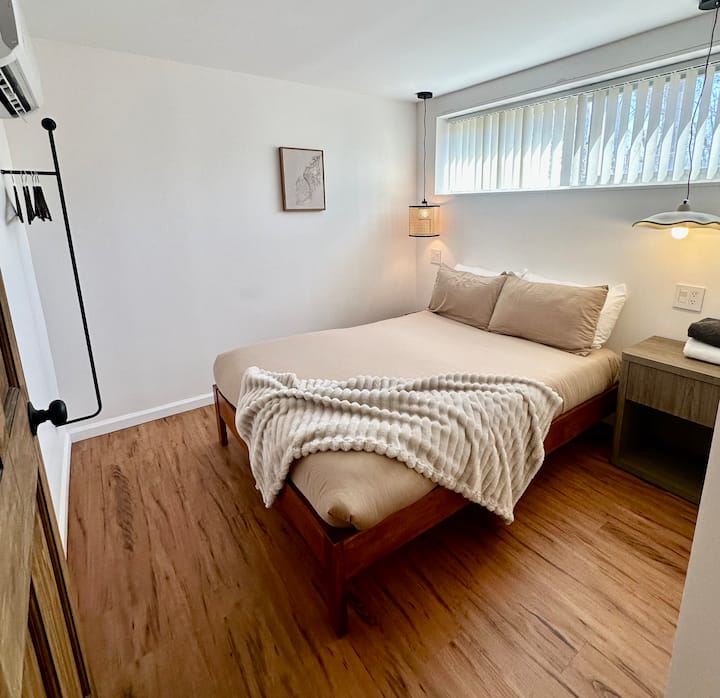 habitación de invitados con 2 camas de matrimonio