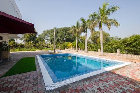 Elegant 5-BHK Pet-Friendly Estate W/ Pool & Gazebo