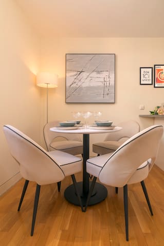 Luxury 2 bedroom flat in Mayfair London gallery image 3