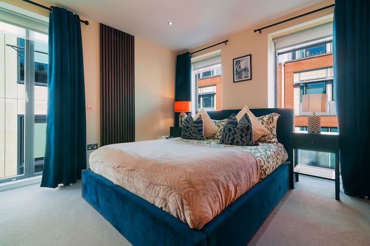 Luxury 2 bedroom flat in Mayfair London gallery image 4