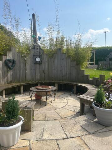 Spacious 5‑Bed Family Home with Garden + Parking