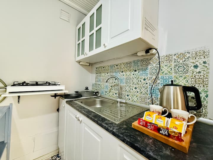 Cozy Yellow Home 3- Wi̇-fi- A/c - Istanbul