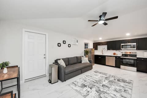 Top Airbnb: Studio HouseHeartOfMedicalCenter in Medical Center Area