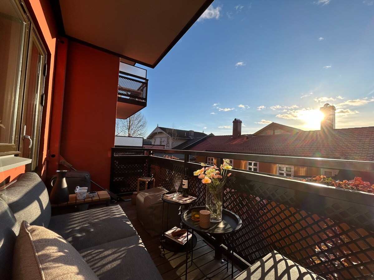 Image showcasing Enjoy the sun on Oslo's coziest balcony! - Apartments for Rent in Gamle ...