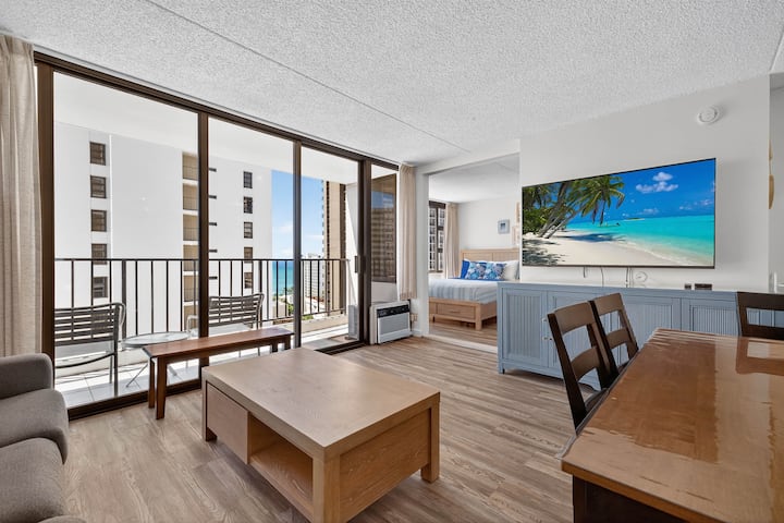 Brand New Waikiki Ocean View Condo W/free Parking - Honolulu, HI