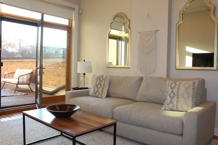 NEW! The Wicker Park Urban Oasis-Prime Location!