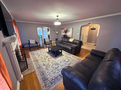 Top Airbnb: Memories at Parkside Manor in Near East