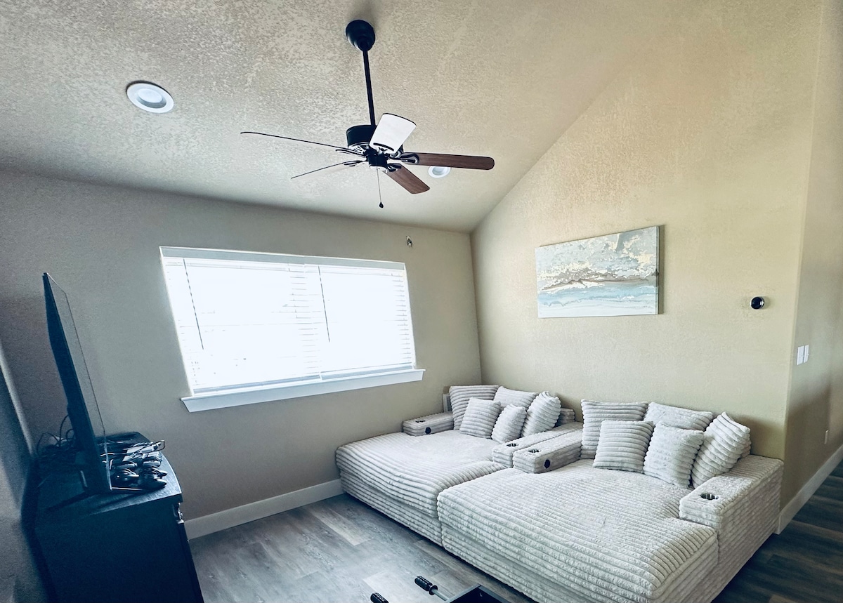 Successful Airbnb property: NEW: Sunny Sandollar Beach Home, Pool & Golf Carts in Port Aransas