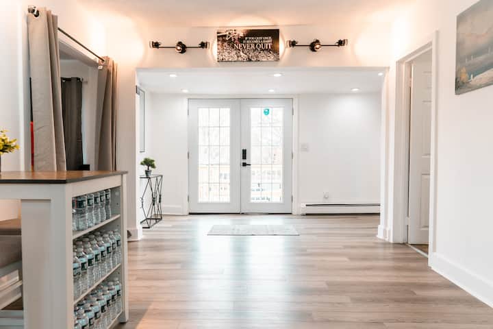 Luxury Family & Worker Retreat Comfort Meets Style - Rhode Island