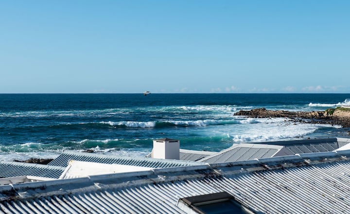 No 9 Summer House
Point Village, Mosselbay - Mossel Bay