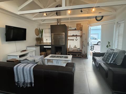 9 Wallace, Point Village, Mosselbay