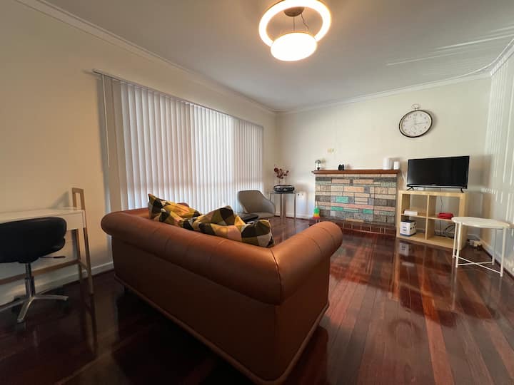 Spacious & Convenient Home - Ascot