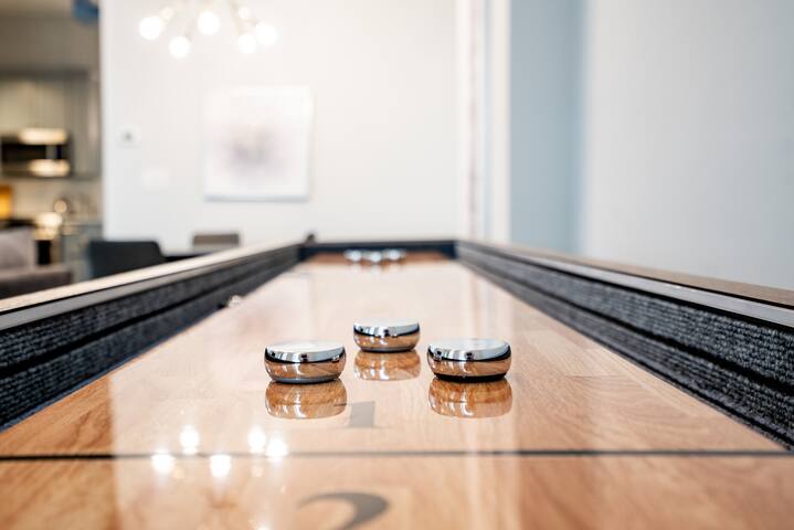 Pristine Gold Coast 3BD|2BA | Free Parking| Beach. gallery image 3