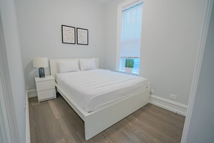 Pristine Gold Coast 3BD|2BA | Free Parking| Beach. gallery image 5