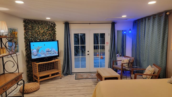 Este es el espacio completo de alquiler... aparte del baño dedicado al final del pasillo. Se trata de un alquiler de una unidad, entrada privada con aparcamiento dedicado. Esta es la única habitación a la que los huéspedes tienen acceso. Este es el único espacio al que pueden acceder los huéspedes. 