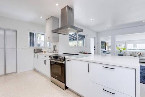 Top performing Airbnb: Miami Oasis/Best Location/Water Access in Shorecrest