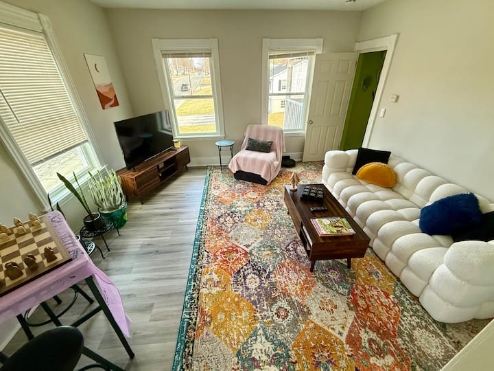 Family-friendly 2-br Cozy Webster Home W/balcony - Lake Chaubunagungamaug, MA