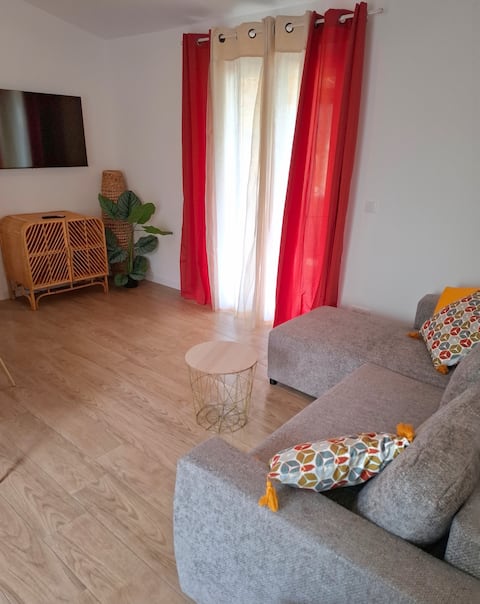 Top Airbnb: 2-bedroom apartment with sea view à Pietrosella