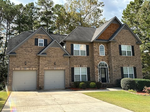 Spacious 4BR Villa Getaway Near Atlanta & Sixflags