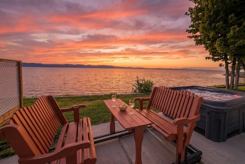 Chalet #8 Waterfront | Spa | Fireplace | Wifi | AC