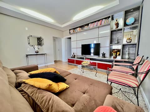 Top Airbnb: Impeccable 3-bedroom house with garage and air conditioning em Passo Fundo