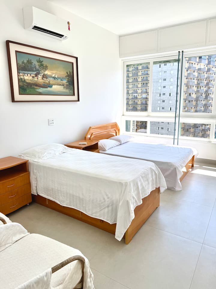 Apartman 2, bračni krevet i krevet za jednu osobu, klima-uređaj.