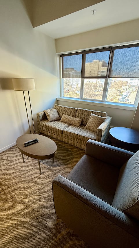 Top performing Airbnb: Bright and Cozy Apartment in Garneau