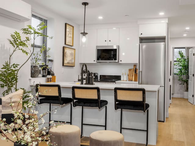 4BR2Bath North End by Subway Downtown