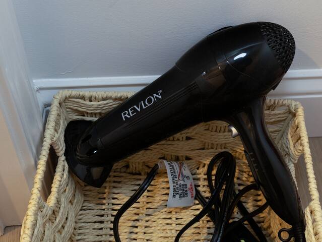 4BR2Bath North End by Subway Downtown gallery image 4