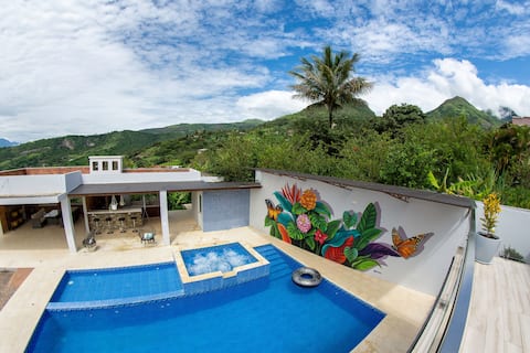 Heated Pool+Jacuzzi+Sauna | Mountain Views for 22!